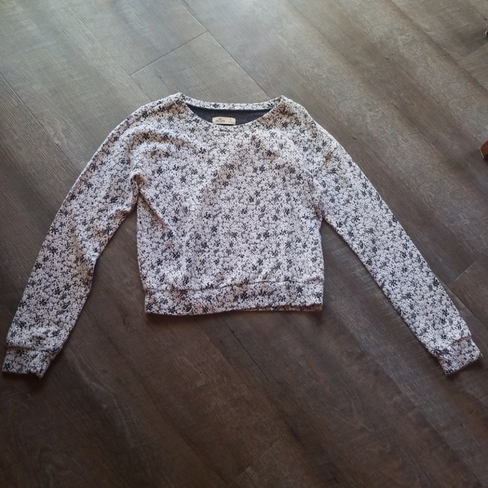 Hollister cropped sweater medium